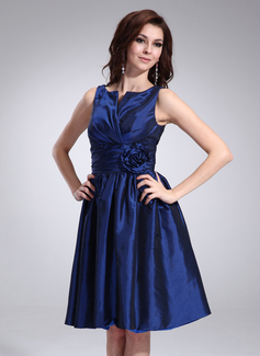 A-Line/Princess V-neck Knee-Length Taffeta Cocktail Dress With Ruffle Flower(s) (016008263)