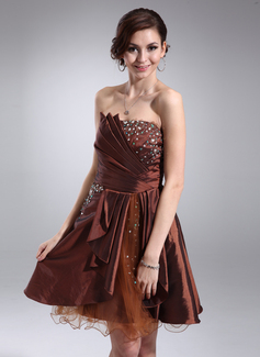 A-Line/Princess Scalloped Neck Knee-Length Taffeta Tulle Homecoming Dress With Ruffle Beading (022008994)