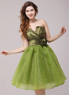A-Line/Princess Scalloped Neck Knee-Length Taffeta Organza Cocktail Dress With Ruffle Beading Flower(s) (016013974)