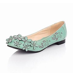 Leatherette Low Heel Closed Toe Flats With Flower (086013713)